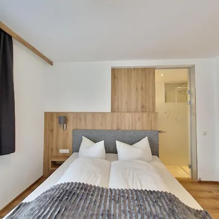 Alpenchalet Melanie - Inklusive Silvretta Card Premium Апартаменты *